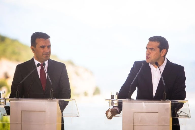 Η ΝΔ ζητάει από τον Τσίπρα να κάνει «κωλοτούμπα» για τη συμφωνία των Πρεσπών «όπως μόνον εκείνος ξέρει»